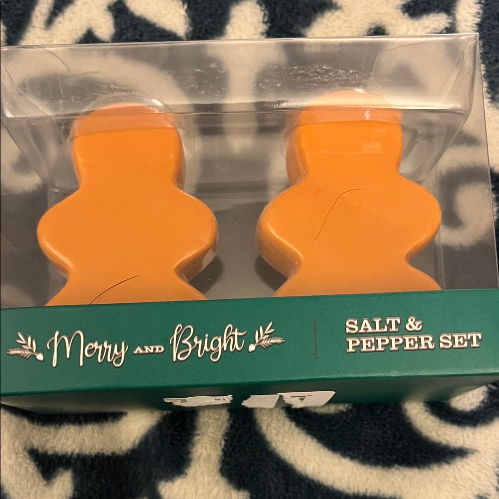 Gingerbread Salt & Pepper Shaker Set - Picture 2 of 2